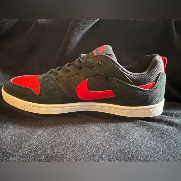 New NIKE SB Alleyoop Skateboard Shoes Men Low-Top Black/Red Men’s Size 10 - Picture 4 of 11